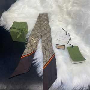 GG print with Horsebits silk neck bow